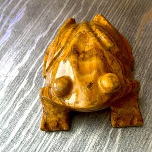 Granite Frog the color of a light amber.#734